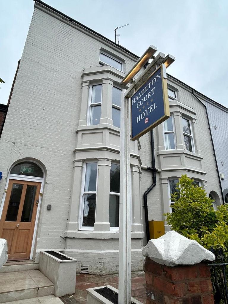 Hamilton Court Hotel Hoole Chester Exterior foto